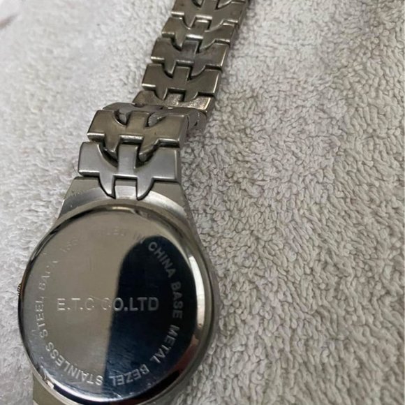 Young Man's Swiss Army Watch - Picture 3 of 3